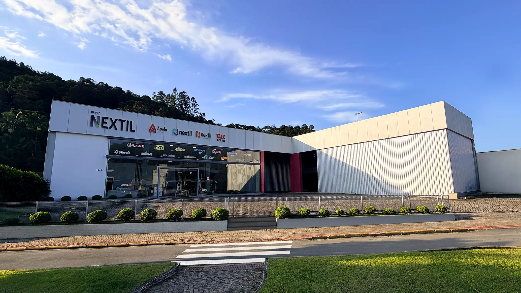 Fachada Grupo Nextil